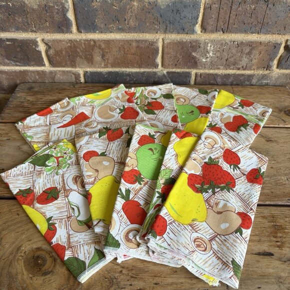 Set of 10 Cloth Napkins Mushrooms Apples Strawberries Carrots 17”x17.5” Vintage - Picture 1 of 3
